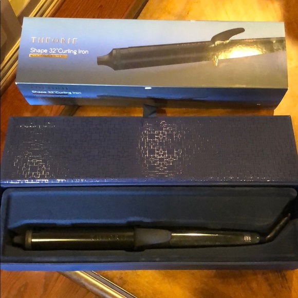 Theorie 32mm Voluptuous Curling Iron! - Picture 3 of 3